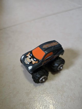 3 coches todoterrenos Hot Wheels imanes