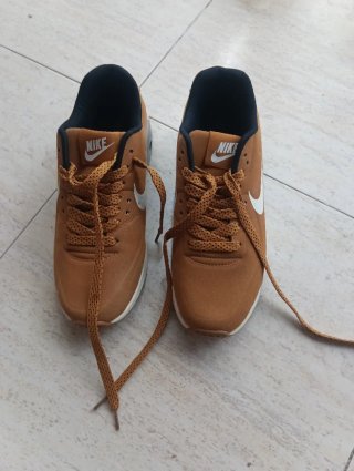 Zapatillas deportivas Nike mujer marrones