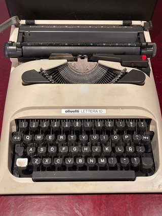 Máquina de escribir Olivetti Lettera 10
