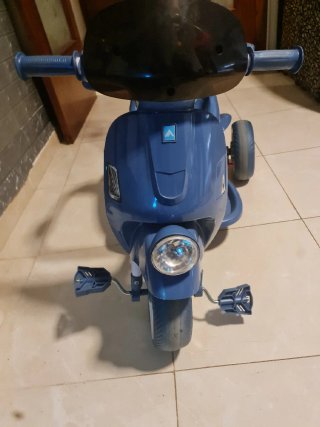Triciclo azul GO Trikes con manillar