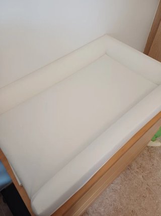 Cambiador de bebé blanco