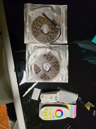 Kit LED RGB com controle remoto e app novo