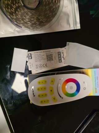 Kit LED RGB com controle remoto e app novo
