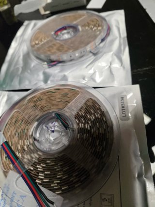 Kit LED RGB com controle remoto e app novo