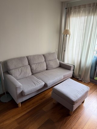 Sofá modular con puff estilo nórdico