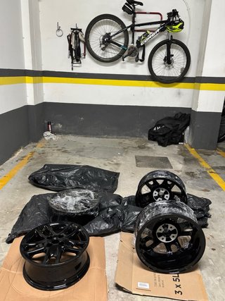 4 Llantas de 15 pulgadas, 4 tornillos y 5cm buje