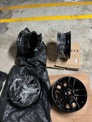 4 Llantas de 15 pulgadas, 4 tornillos y 5cm buje