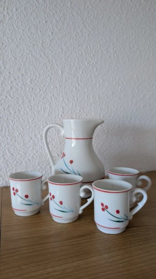 Juego de tazas de cerámica con jarra