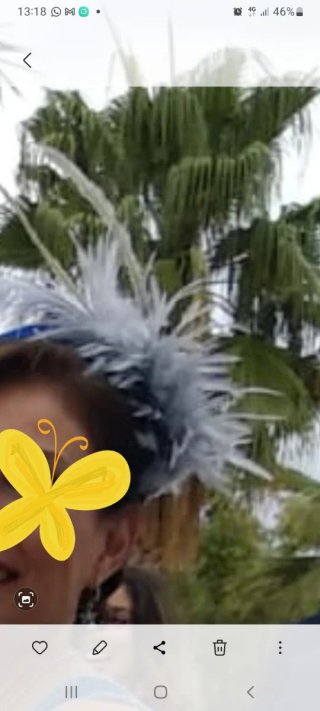 Tocado azul y broche mariposa a juego
