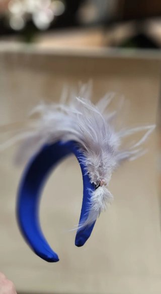Tocado azul y broche mariposa a juego