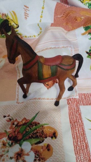 Statuetta Cavallo in Legno Decorato