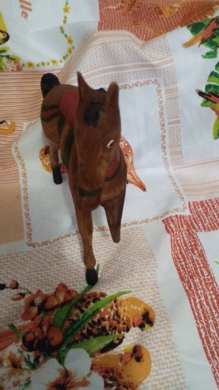 Statuetta Cavallo in Legno Decorato
