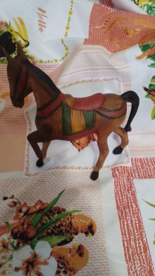 Statuetta Cavallo in Legno Decorato