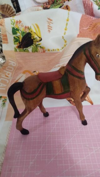 Statuetta Cavallo in Legno Decorato