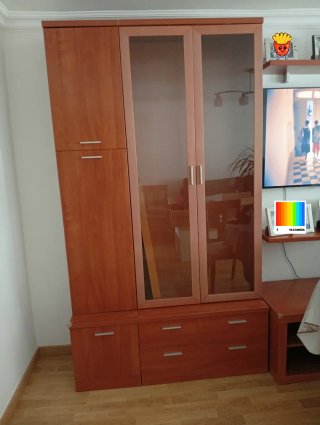 Mueble de comedor madera y cristal