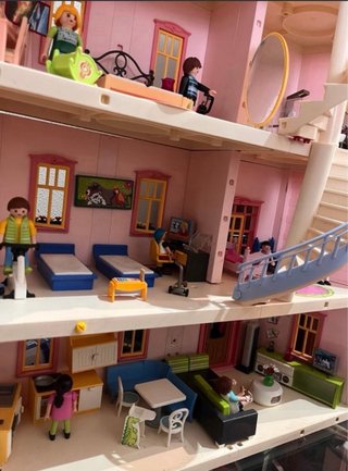 Casa de muñecas Playmobil rosa y azul