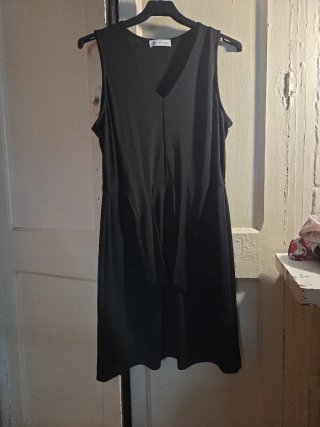 Vestido negro sin mangas