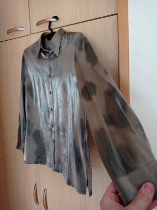 Camisa mujer gris y multicolor