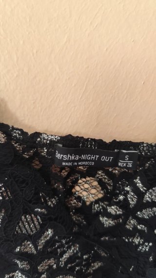 Top Bershka encaje plateado talla S