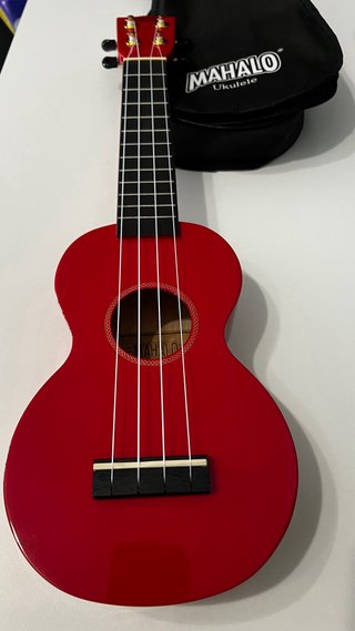 Ukelele Mahalo Rojo con funda