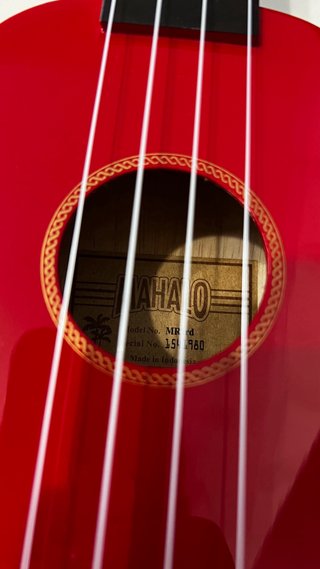 Ukelele Mahalo Rojo con funda