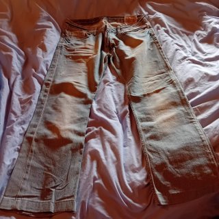 Lote de ropa compuesto por varias prendas