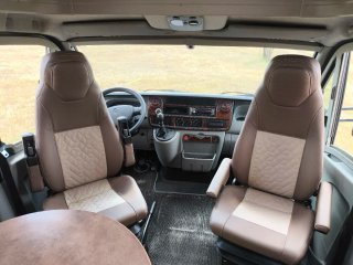 Autocaravana pilote EXPLORATEUR MÁSTER 150CV