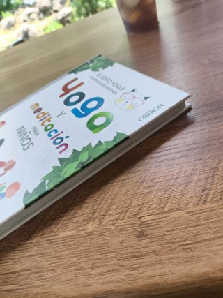 Yoga y meditación para niños. El gato Yogui y e...