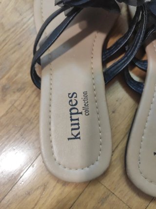 Sandalias Kurpes Collection Negras y Beige