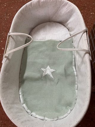 Moisés mimbre bebé con estrellas