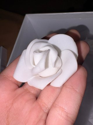 Caja de regalo blanca con lazo
