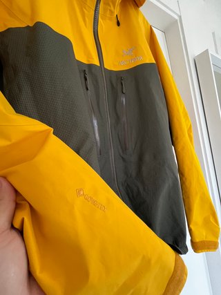 Cazadora Arc'teryx Gore-Tex Verde y Amarilla