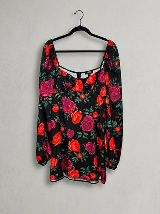 Vestido corto floral negro y rojo Estilo Talla L