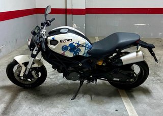 Ducati Monster 696