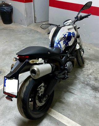Ducati Monster 696