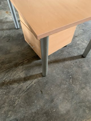 Mesas de oficina con cajoneras