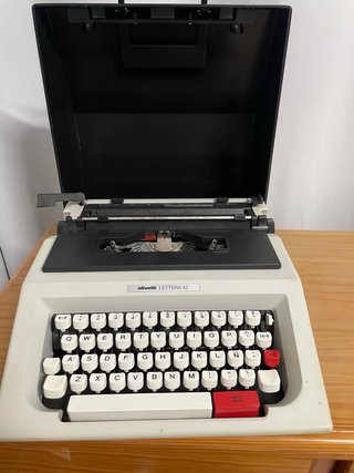 Máquina de escribir Olivetti Lettera 42