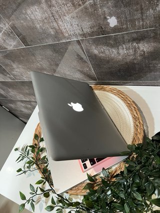 MacBook Pro Core i5 8GB RAM 1TB