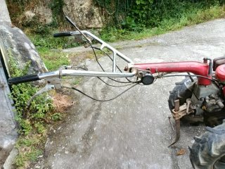 Motocultor Honda con fresas
