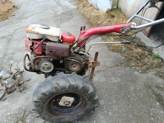 Motocultor Honda con fresas
