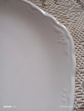Sopera, tazas y bandeja de porcelana