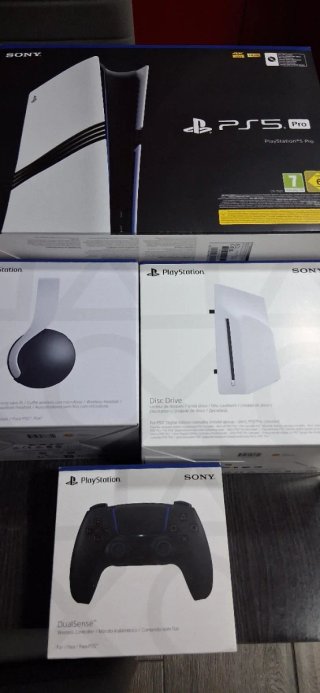PS5 Pro con lettore + 2 giochi e 2 controller