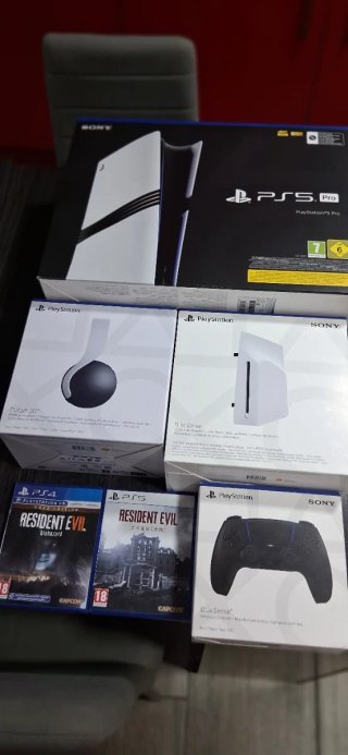 PS5 Pro con lettore + 2 giochi e 2 controller