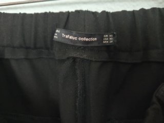 Pantalón chino negro con raya lateraTrafalluc