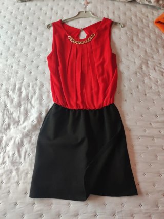 Vestido corto rojo y negro