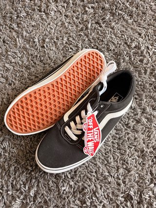 Scarpe Vans nere e bianche
