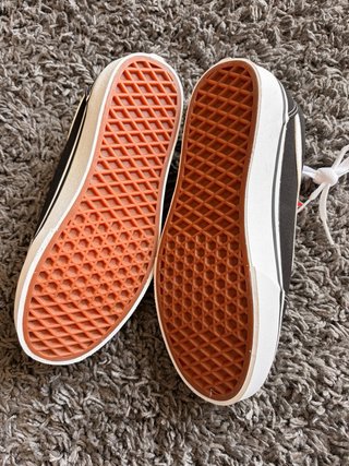 Scarpe Vans nere e bianche