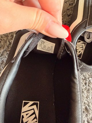 Scarpe Vans nere e bianche