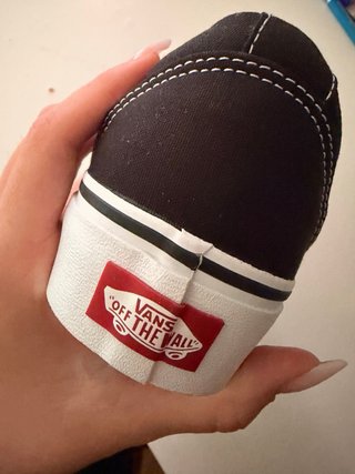 Scarpe Vans nere e bianche