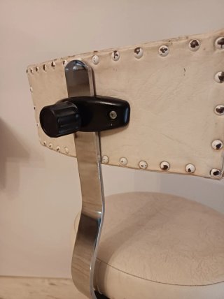 Taburete clínica antiguo